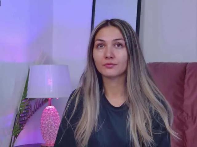 NicoleLegh on BongaCams