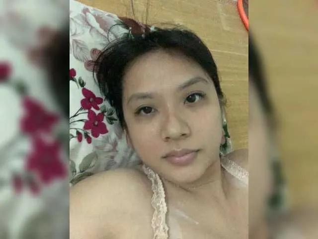 Offline Phoebe90 on BongaCams