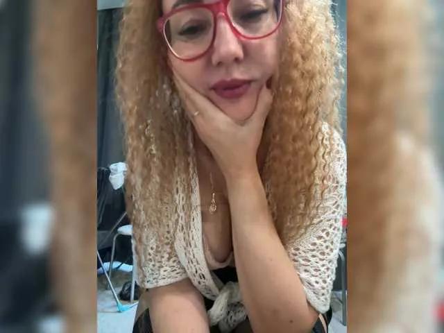 Pink-Lips — Smart and wealthy men, with high potential!