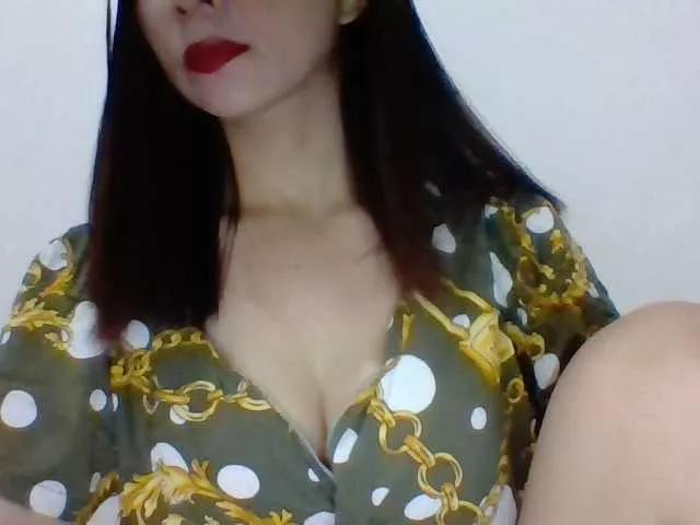 Freechat pornadrianna on BongaCams