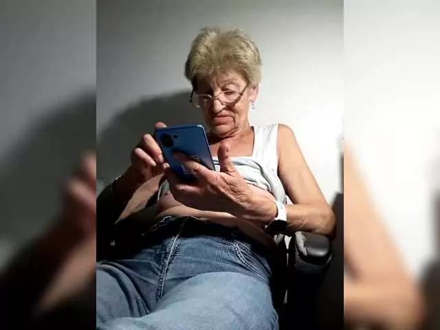 Offline Reife-dame on BongaCams