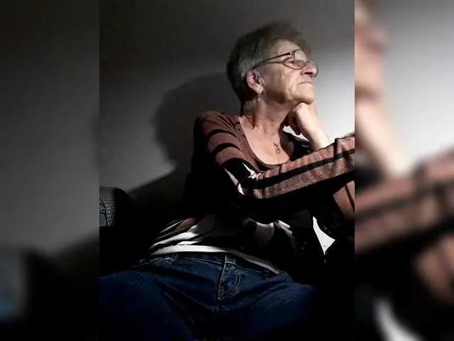 Offline Reife-dame on BongaCams