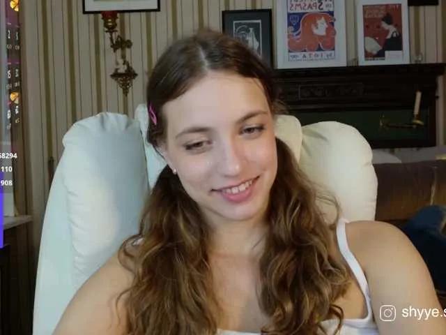 SarahSupershy on BongaCams 