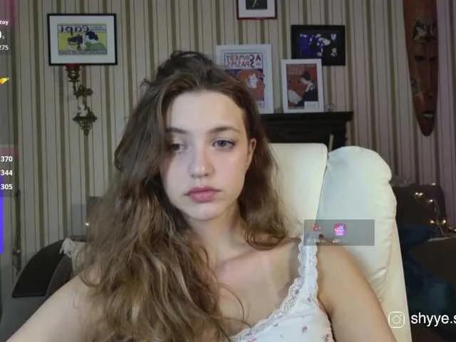 SarahSupershy on BongaCams 