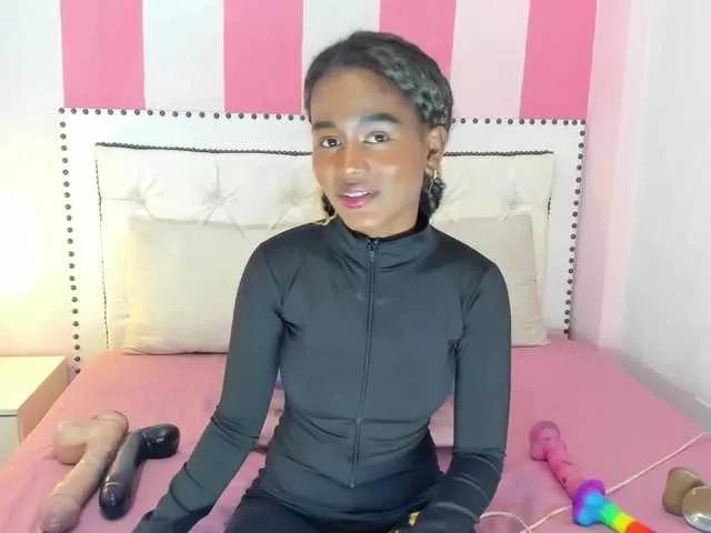 Freechat SashaLuxx on BongaCams