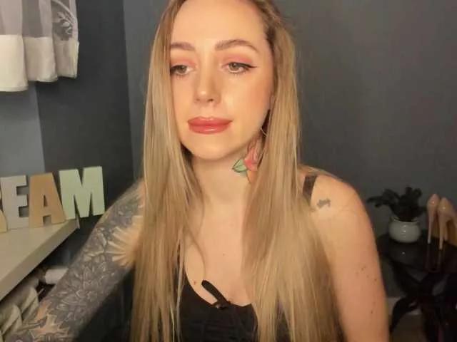 SEXYcoralie on BongaCams