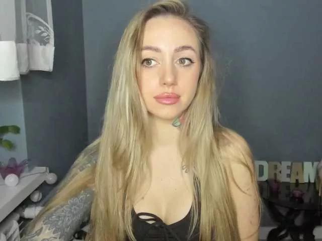 SEXYcoralie on BongaCams