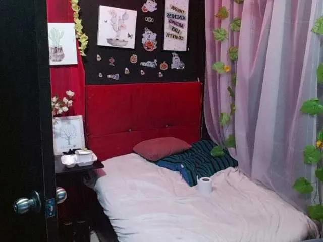 SSEXYYBITCHH — We like to fuck in public bathrooms and suck strangers' big cocks. we like to suck in the gym while we do exercises