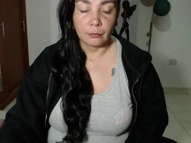 Freechat vivian-milf-paint on BongaCams