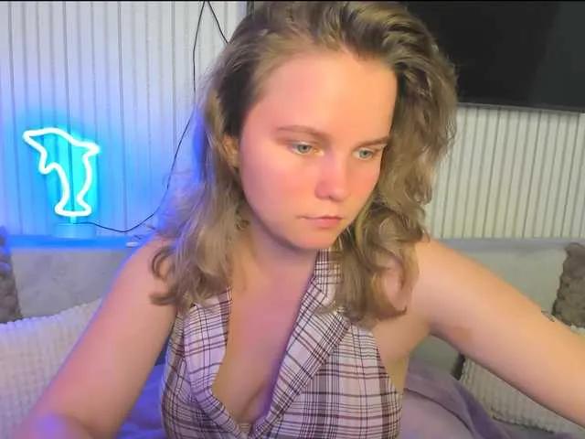 WebSamkaa — Hmm..interesting question  I know for sure that I like eye contact I like to hear your moans and heavy breathing I love it when whisper in my ears I like to see your body when we play here and of course to see your sperm at the end