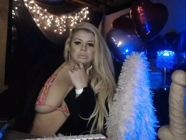 Freechat xtinastar on BongaCams