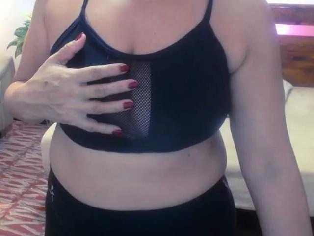 Yeseniaa25 — The men who make me vibrate my toys and like to see a mature woman masturbate