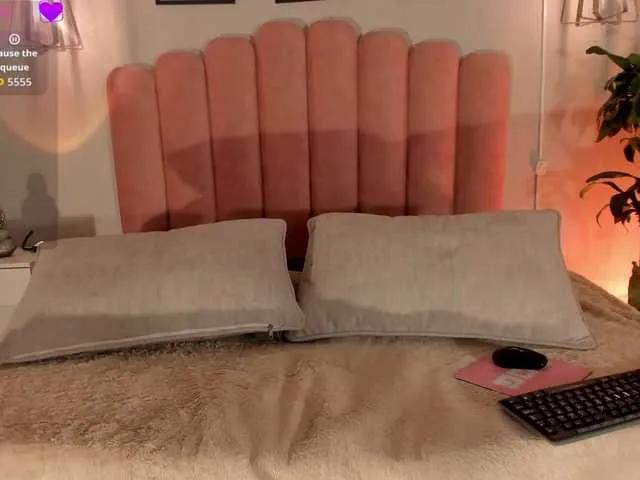 Offline zoewhitte on BongaCams