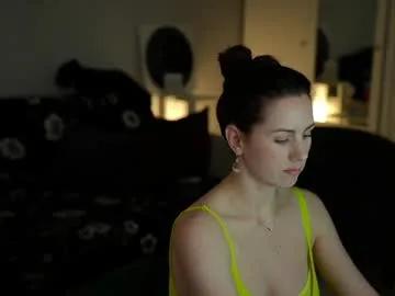 _blackbee_ — topless 5 min [1461 tokens left] #erotic #smile #natural #dance