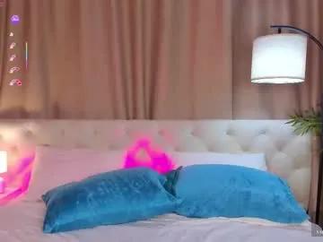 alicia_edwards — in the doggie 3 min+spank ass hard [18 tokens left] #flexible #longtongue #bigass #smalltits #lovense