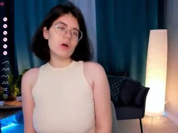 Freechat bellacaress on Chaturbate