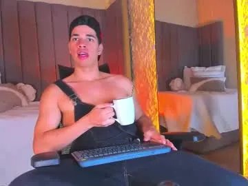 Freechat benjamin_more on Chaturbate