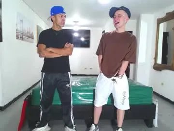 Freechat benz_boys on Chaturbate