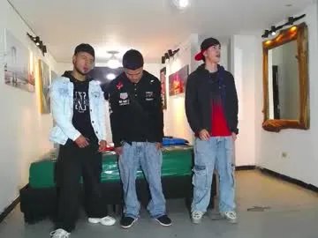 Freechat benz_boys on Chaturbate