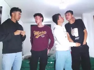 Freechat benz_boys on Chaturbate