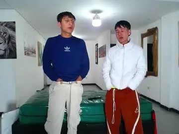 Freechat benz_boys on Chaturbate