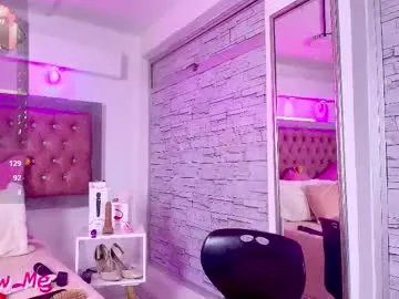 Freechat bonn_glow on Chaturbate