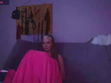 Freechat carrie_moonshine on Chaturbate