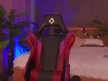 Freechat devilinee on Chaturbate