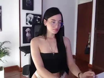 Freechat divineisis on Chaturbate