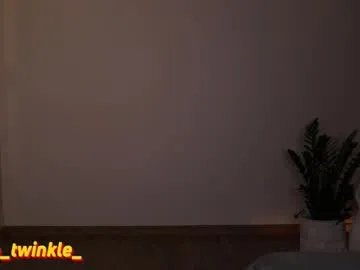 ella_twinkle on Chaturbate 