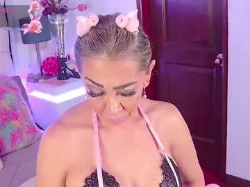 Freechat evelynagrey on Chaturbate