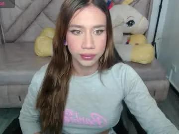 evy_lux_v on Chaturbate
