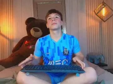 Freechat femboy_max on Chaturbate