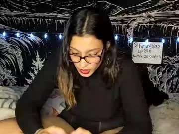 Freechat futuresizequeen on Chaturbate