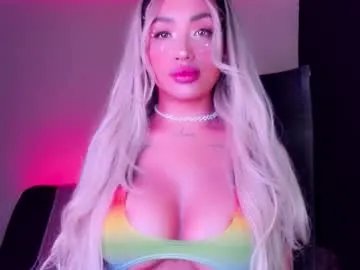 Freechat hazeeell on Chaturbate