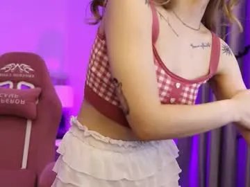 Freechat honeyshhh on Chaturbate