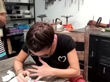 Freechat hornyhippies0080 on Chaturbate