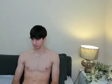 Freechat hotflirtyfella on Chaturbate