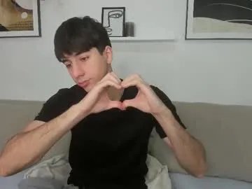 Freechat hotflirtyfella on Chaturbate