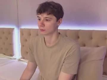 Freechat hugebangins_ on Chaturbate