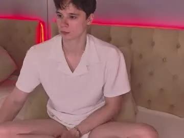 Freechat hugebangins_ on Chaturbate