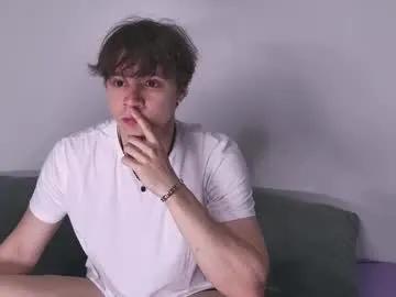 Freechat hugebangins_ on Chaturbate