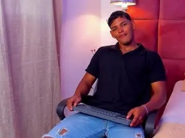 Freechat hugo_cano on Chaturbate