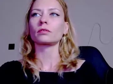 Freechat karoline121 on Chaturbate