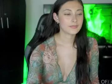 Freechat kellytesh on Chaturbate