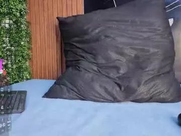 Freechat kiara_zahiri_ on Chaturbate