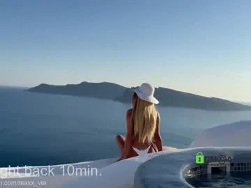 Group kissabella on Chaturbate