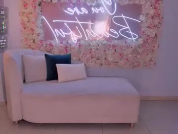 Freechat larisasmirnov on Chaturbate