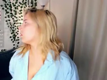 Freechat little__caprice on Chaturbate