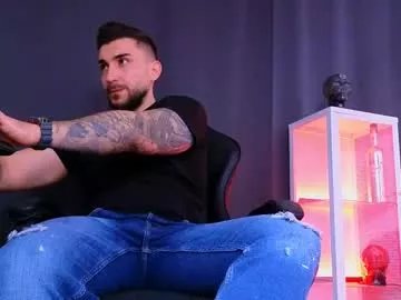 Freechat mightyaaron on Chaturbate